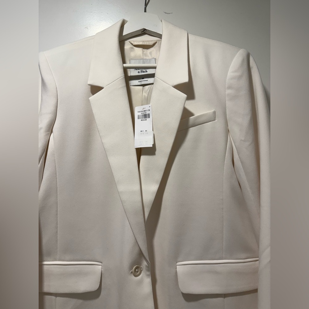 Blazer - Picture 4 of 4